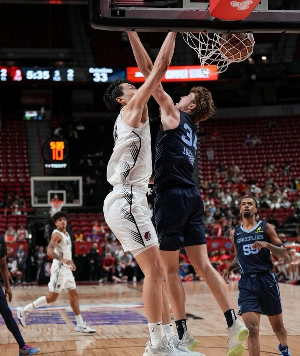 NBA夏季联赛开拓者不敌灰熊，杨瀚森得到10分5篮板