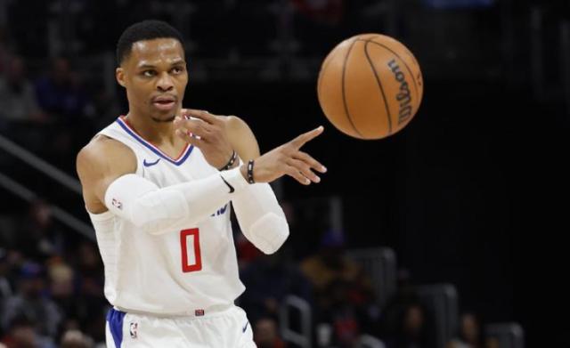 万博体育-全明星后自由落体！四巨头年迈快艇赛季败局已定